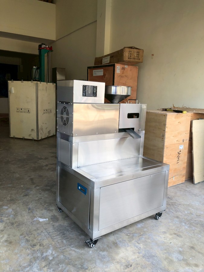 เครื่องสกัดน้ำมันขนาด SME เคลื่อนย้ายได้สะดวกมีที่เก็บของ P20
