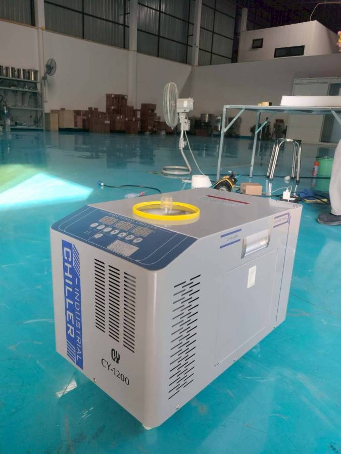 เครื่องทำน้ำเย็นสำหรับเครื่องจักร เหมาะกับธุรกิจ SME 400W chiller water CW01
