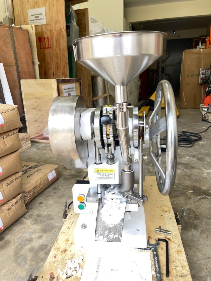 เครื่องตอกเม็ดยาแบบออโต้ รุ่น TDP-1.5T