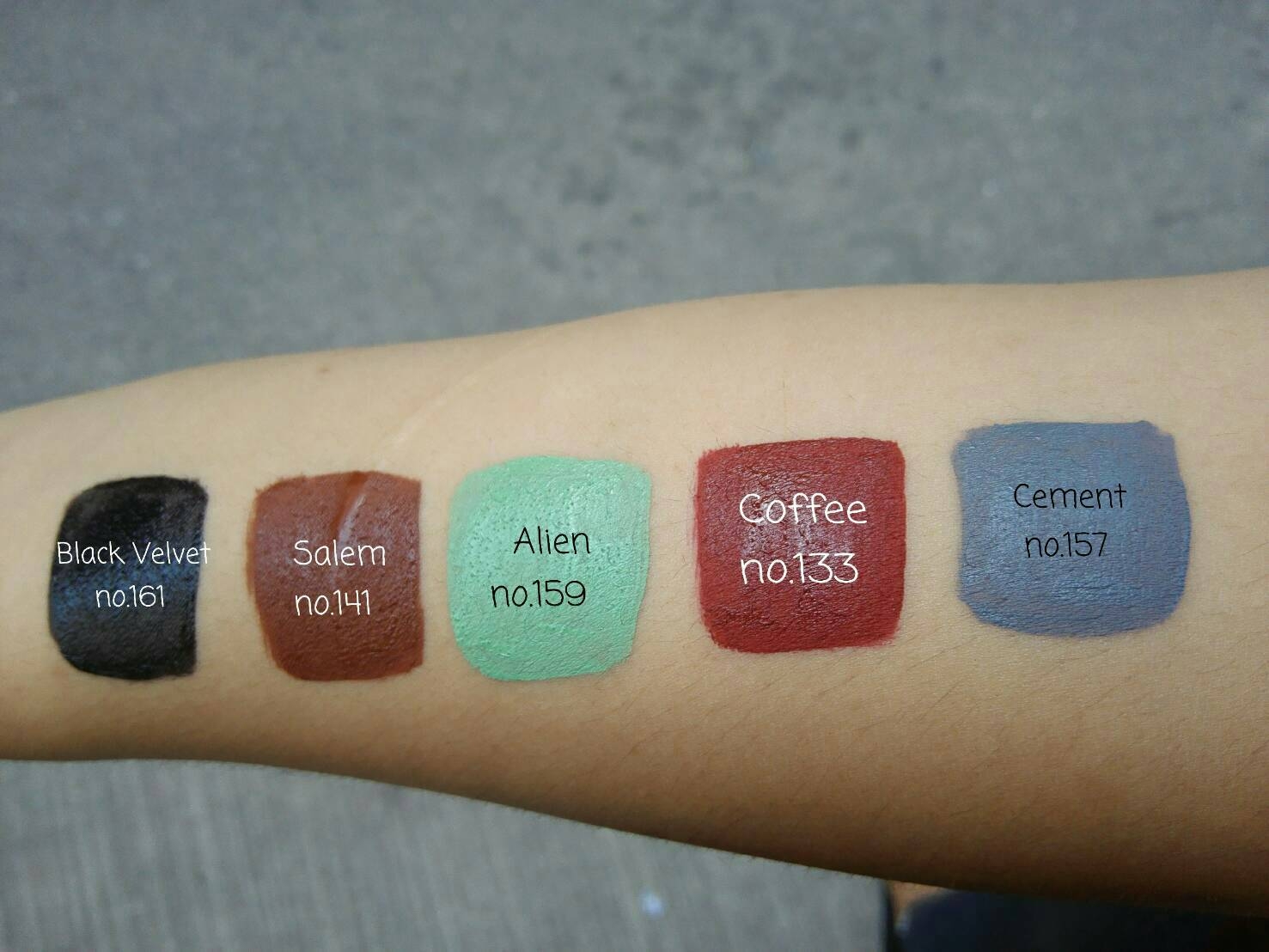 ลิปกลอสมีนาว SUPER MATTE แท่งสีดำ กันน้ำ ติดทนคุณ2