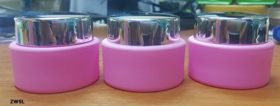 กระปุกครีม k0342 สีชมพูทึบฝาเงินเงา 10g 20g 30g